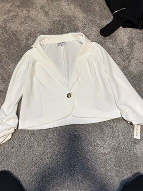 Shelby & Palmer White Cropped Blazer Jacket